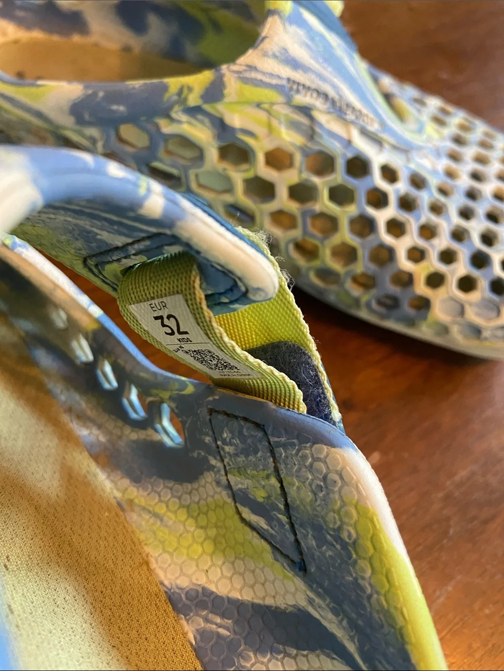 Vivobarefoot kids Ultra Bloom water shoes US 1 / EU 32